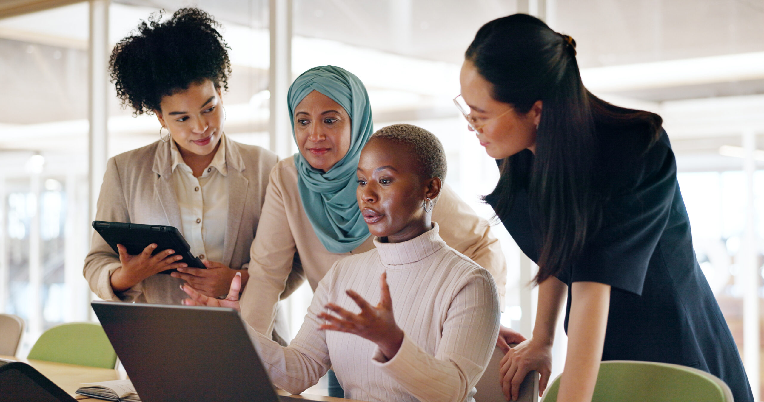 Oncology nurses and oncology nurse navigators help with patient navigation.